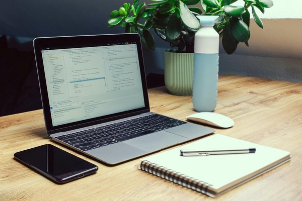 Quels sont les défis de la mise en place d'un système de gestion de contenu (CMS) sur un site e-commerce?