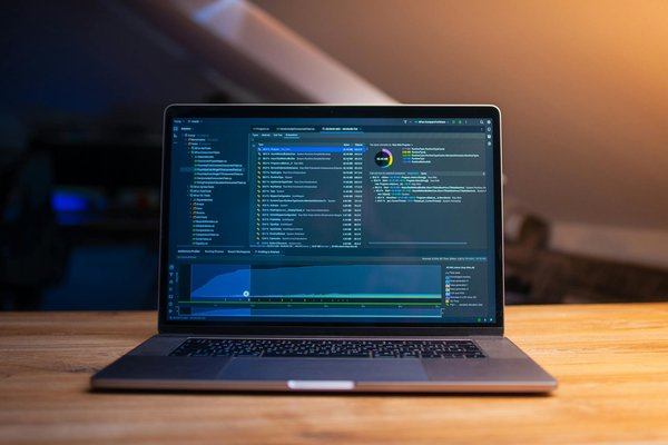 Comment optimiser les performances d'un serveur web sous Apache Tomcat?