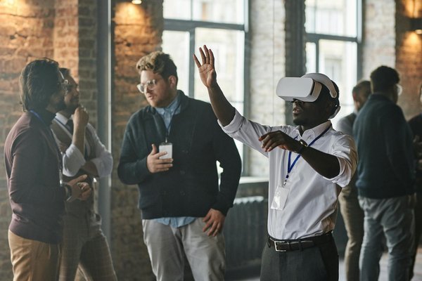 Comment configurer et utiliser une application de gestion de projets sur un iPhone 12 Mini ?